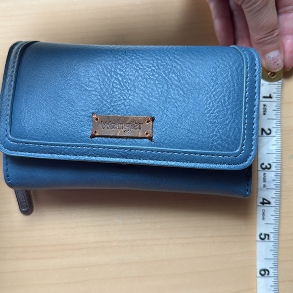 Wrangler Trifold Wallet/ Wristlet Light Blue - Picture 10 of 10